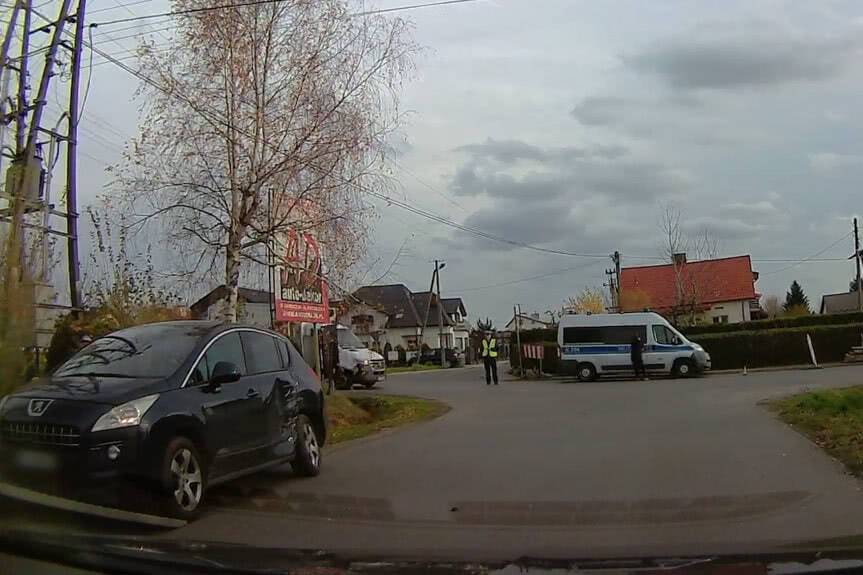 Zderzenie subaru i peugeota w Korczynie