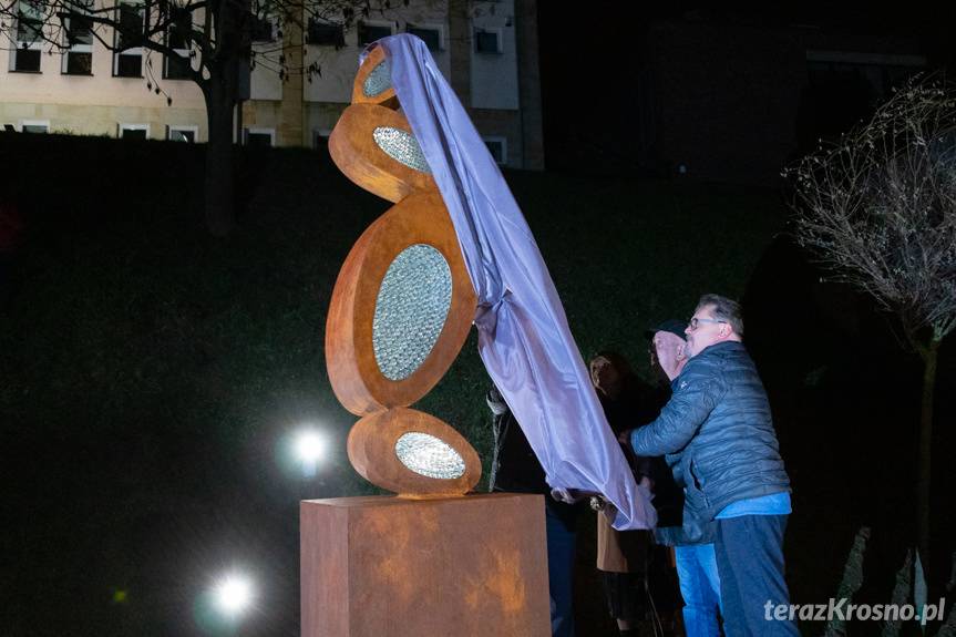 Szklana rzeźba - symbol mieszkańców Krosna