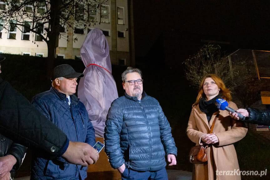 Szklana rzeźba - symbol mieszkańców Krosna