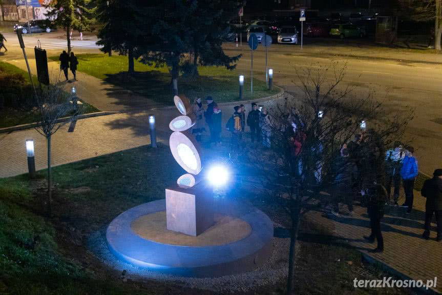 Szklana rzeźba - symbol mieszkańców Krosna