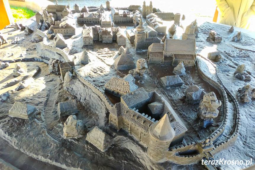 Makieta miasta na studni w Krośnie