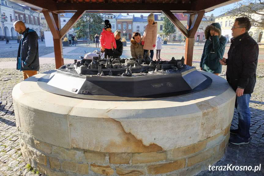 Makieta miasta na studni w Krośnie