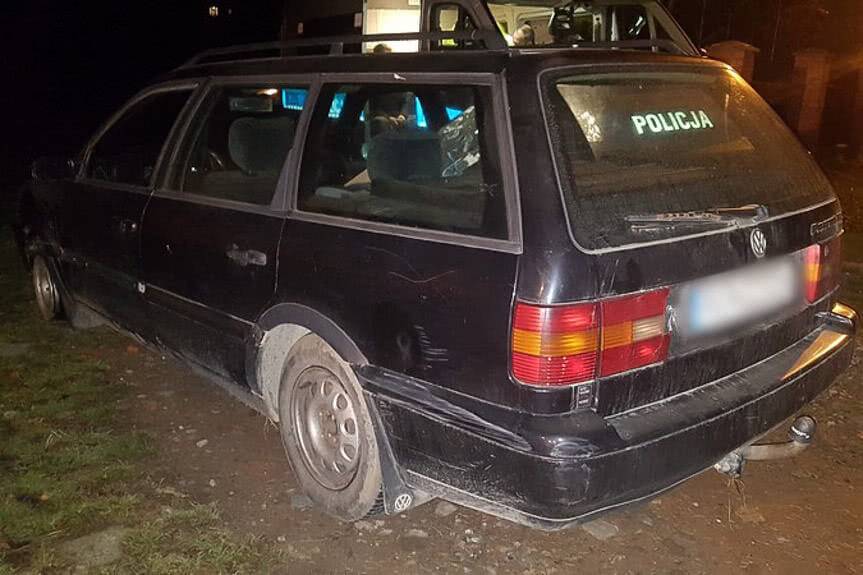 Był tak pijany, że nie zauważył, że jedzie bez opony