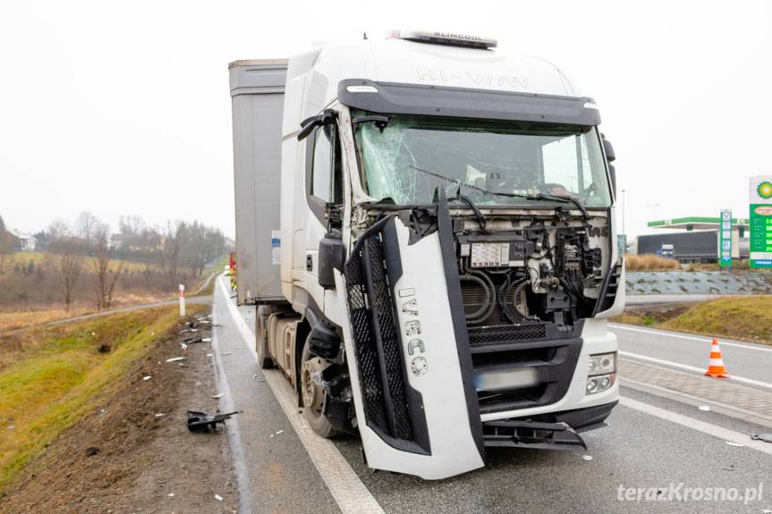 Zderzenie dwóch ciężarówek w Barwinku