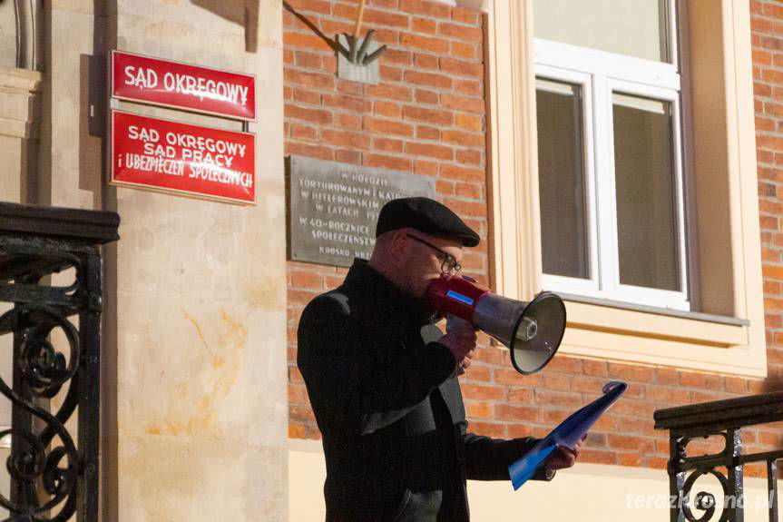 Protest przed sądem w Krośnie