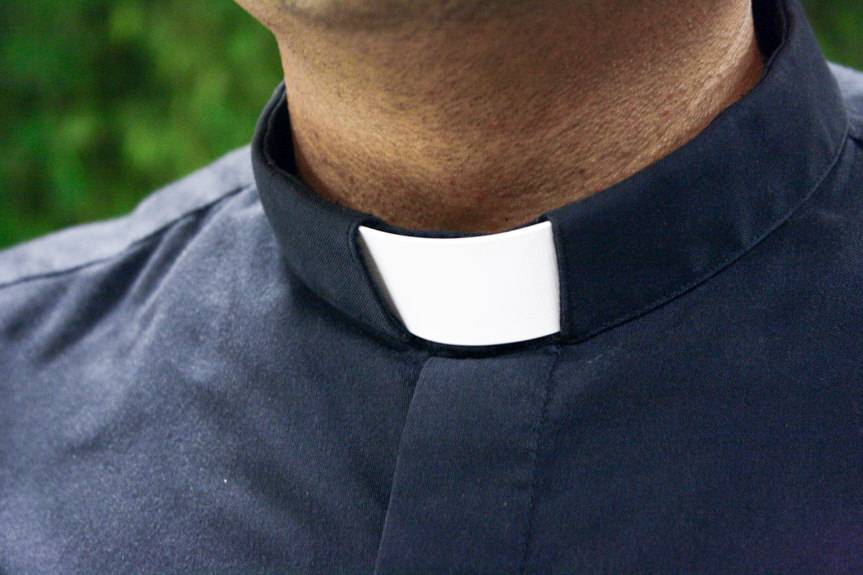 Czy ksiądz udostępniał pornografię?