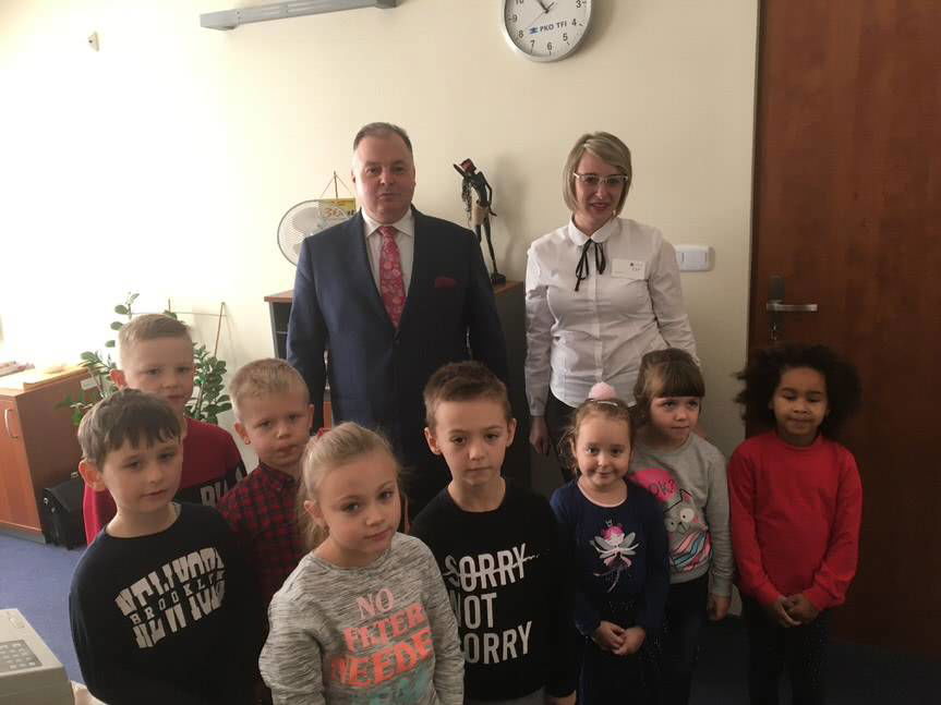 Uczniowie SP w Długiem odwiedzili Oddział Banku Polskiego PKO w Jedliczu