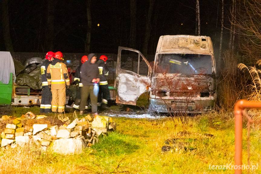 Pożar busa. W środku mieszkał mężczyzna