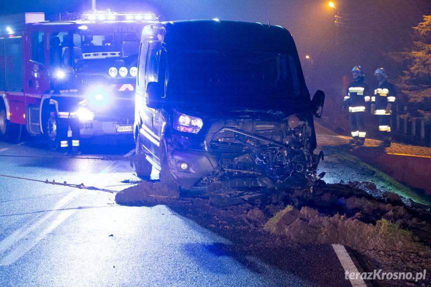 Ustrobna. Zasnął za kierownicą, uderzył w przepust