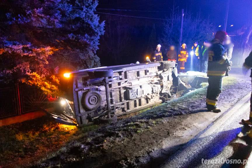 Ustrobna. Zasnął za kierownicą, uderzył w przepust