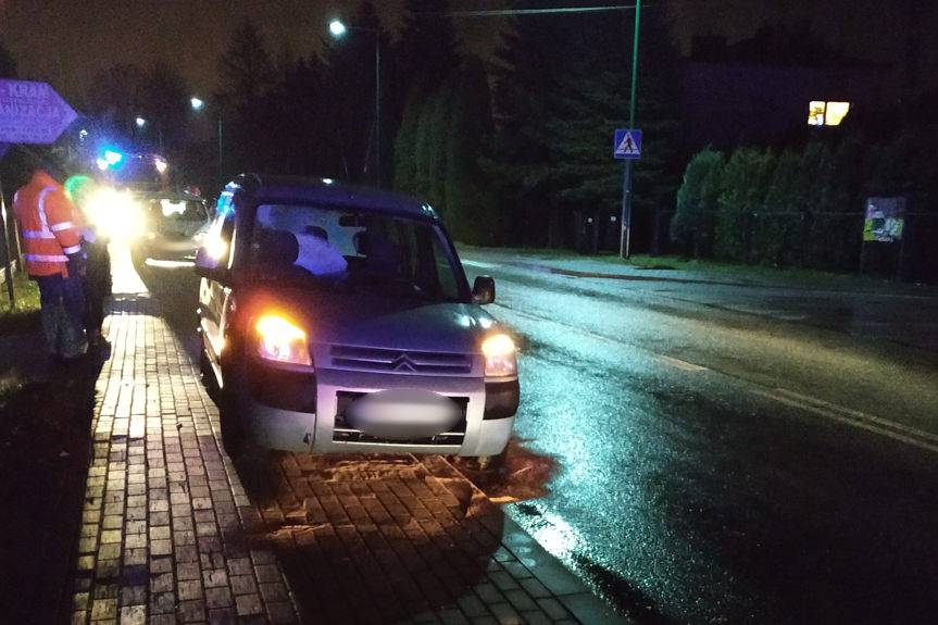 Kolizja na Zręcińskiej, najechała na wysepkę