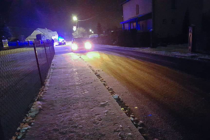 Najechała autem na leżącego na jezdni mężczyznę