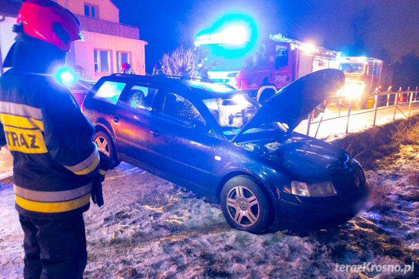 Wpadła w poślizg, uderzyła w barierki