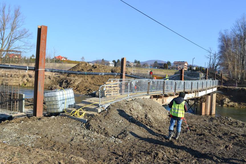 Most w Odrzykoniu rośnie w oczach