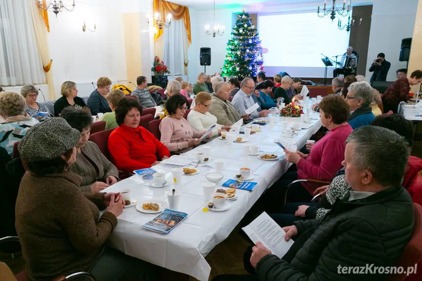 Kolędowanie przy szopce w Jedliczu