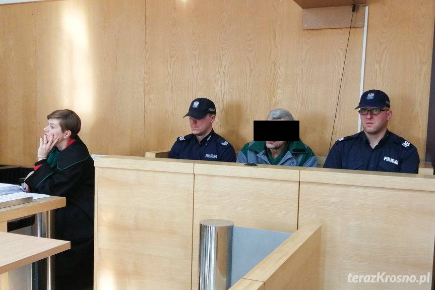 Biegli zeznawali za zamkniętymi drzwiami