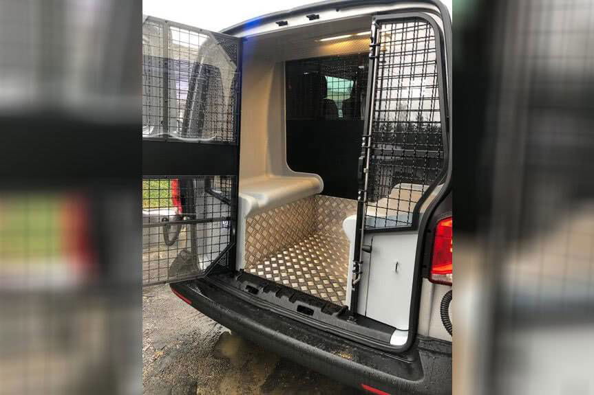 Nowy radiowóz w krośnieńskiej komendzie