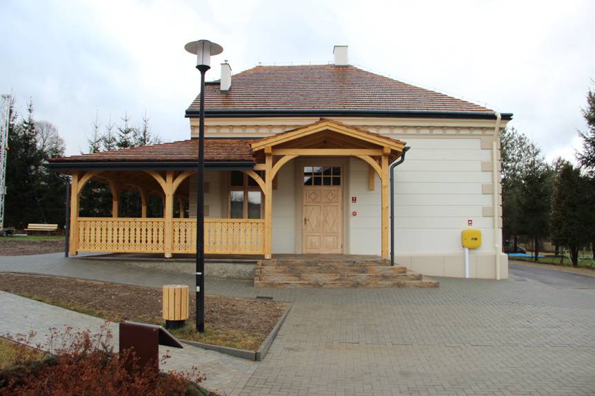 Zabytkowa oficyna w Jaszczwi odzyskała dawny blask