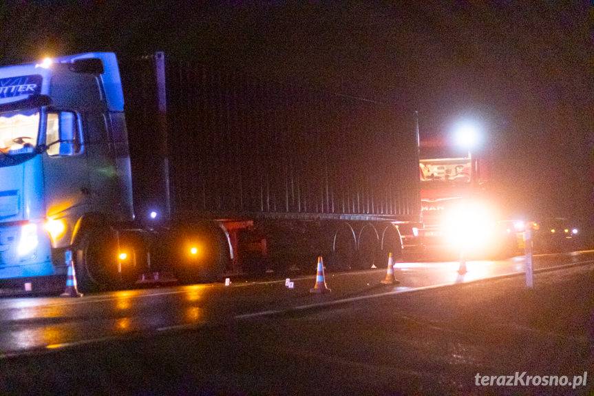 Makabryczny wypadek w Pustynach. Policja poszukuje kierowcy, który potrącił pieszego