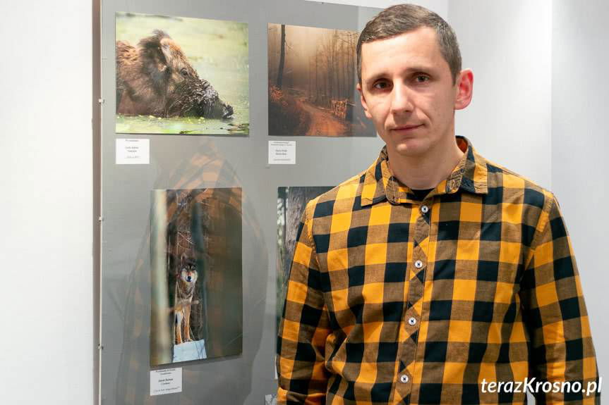 Leśna wystawa w KBP w Krośnie. Niezwykła historia zwycięskiego zdjęcia