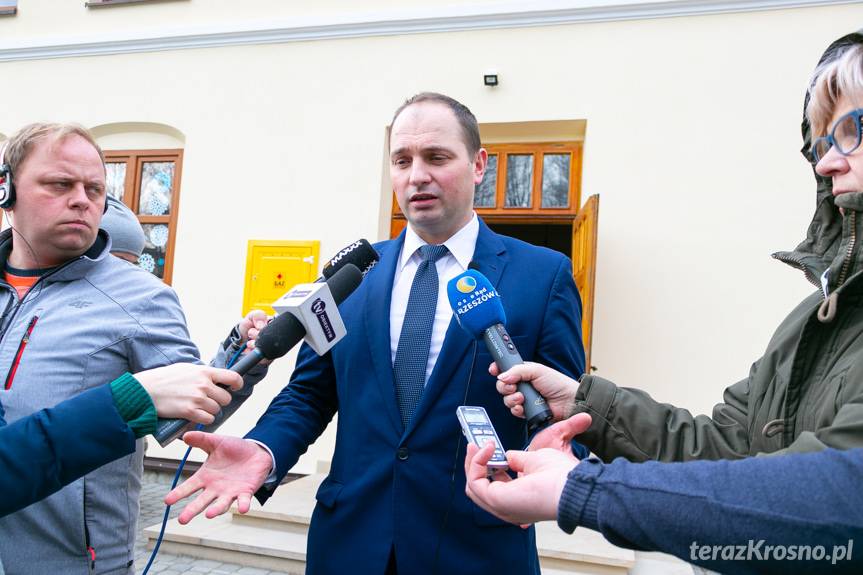 Samorządy walczą o "zagrabione" pieniądze. Znaki zapytania po restrukturyzacji PBS w Sanoku