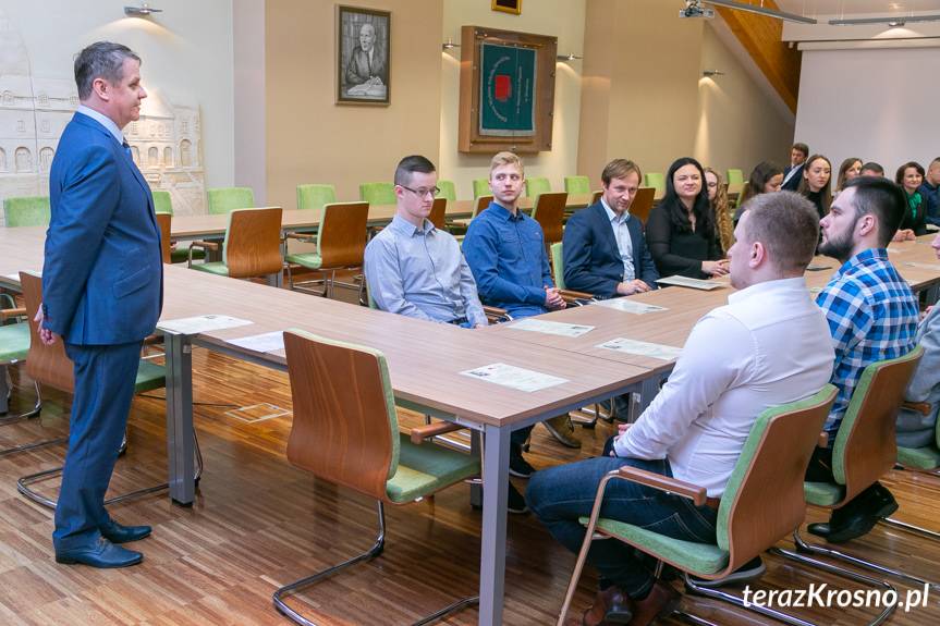 PWSZ w Krośnie uhonorowała stypendiami