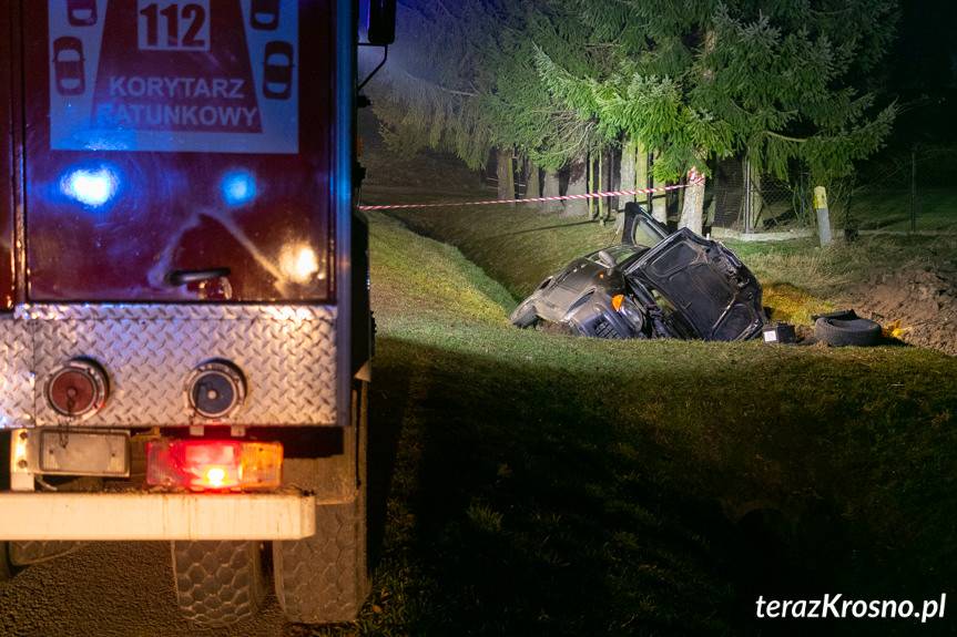 Zasnęła i wjechała do rowu