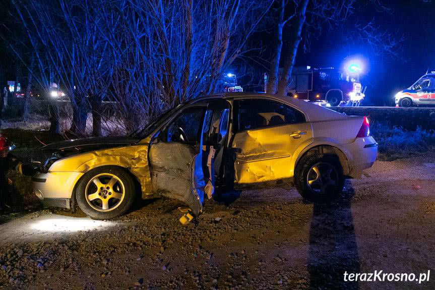 Wypadek w Miejscu Piastowym. Zderzenie dwóch samochodów