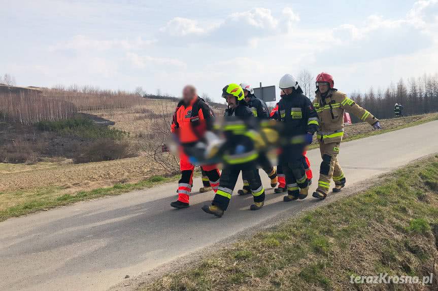 Wypadek w Łazach podczas wypalania traw