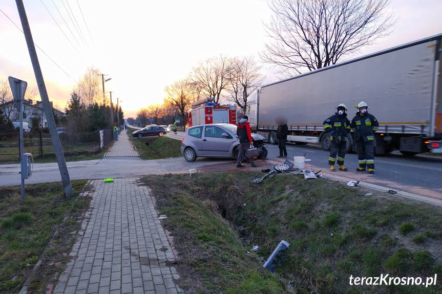 Zderzenie tira i osobówki w Nadolu