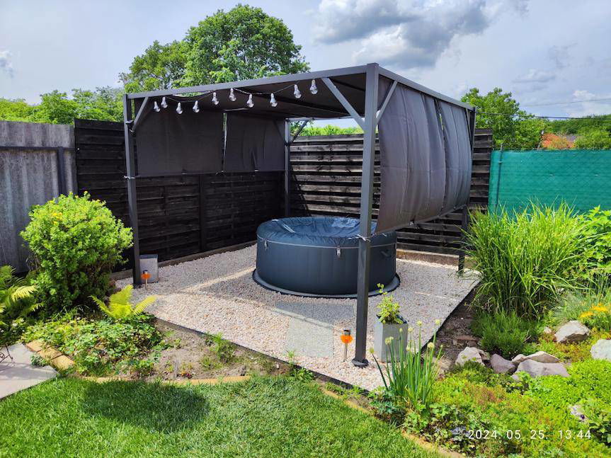 Zadaszenie w ogrodzie i na tarasie - sposób na funkcjonalną i przytulną przestrzeń przez cały rok