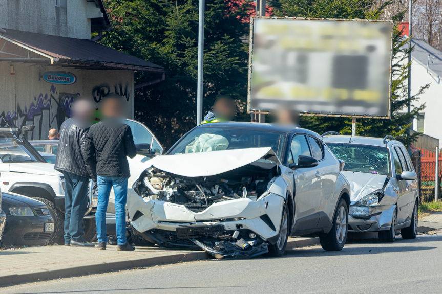 Zderzenie forda i toyoty w Jedliczu