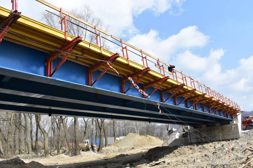 Most rośnie jak na drożdżach