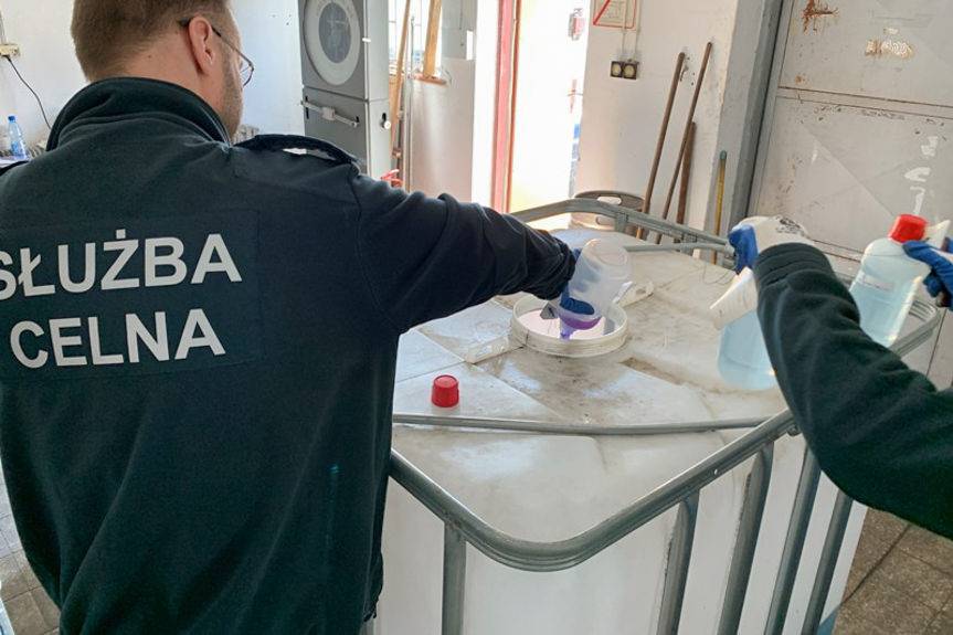 Spirytus od KAS na walkę z pandemią