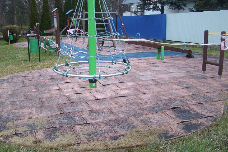 Plac zabaw w Żarnowcu w remoncie