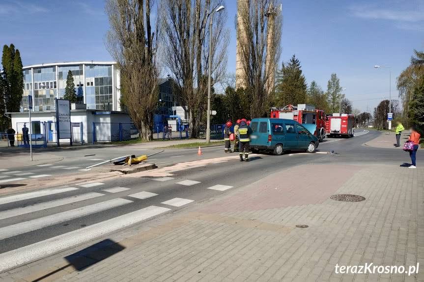 Zagapił się i wjechał na wysepkę
