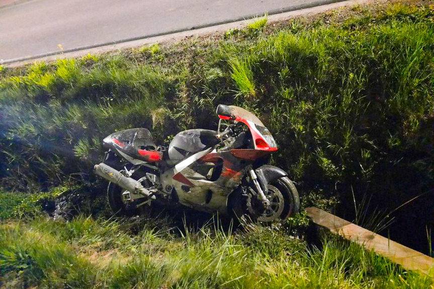 Kolizja w Krościenku Wyżnym. Wjechał motocyklem do rowu