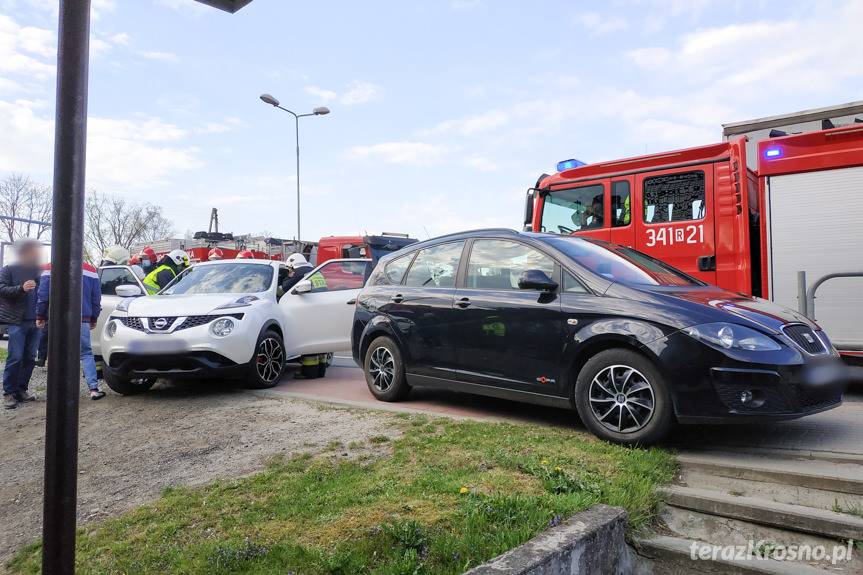 Zderzenie seata i nissana w Krośnie