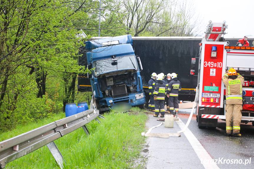 Kolizja w Dukli. Ciężarówka zablokowała DK19