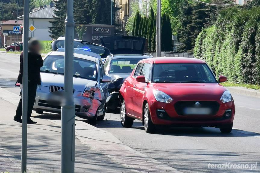 Krosno. Kolizja trzech samochodów na Krakowskiej