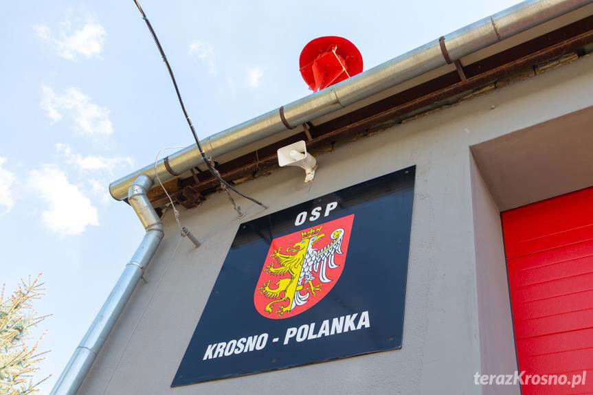 Mieszkańcy Polanki podarowali OSP drzwi garażowe