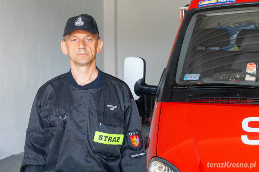 Mieszkańcy Polanki podarowali OSP drzwi garażowe