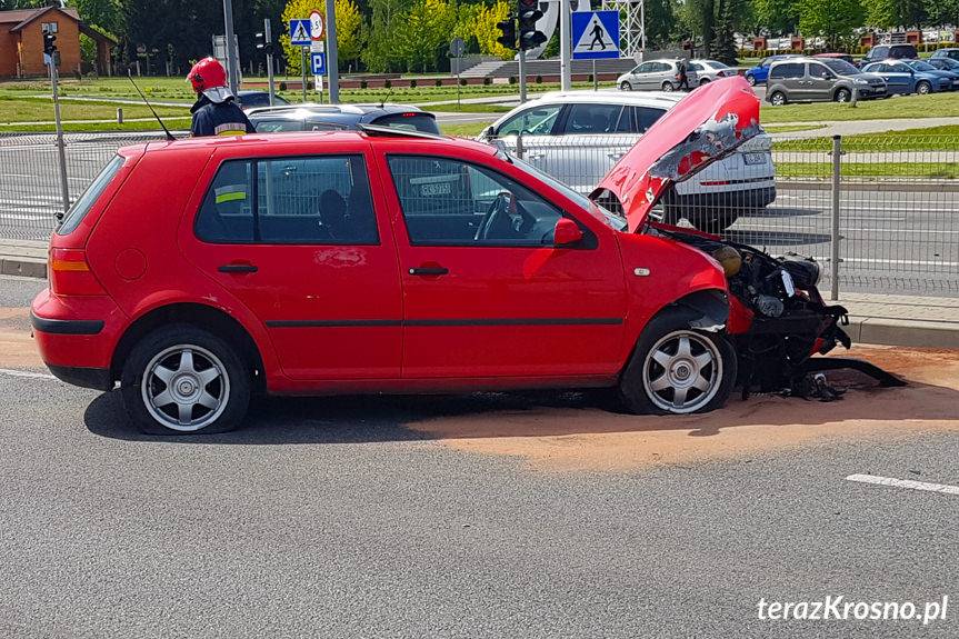 Kolizja na ul. Podkarpackiej, uderzył w bariery