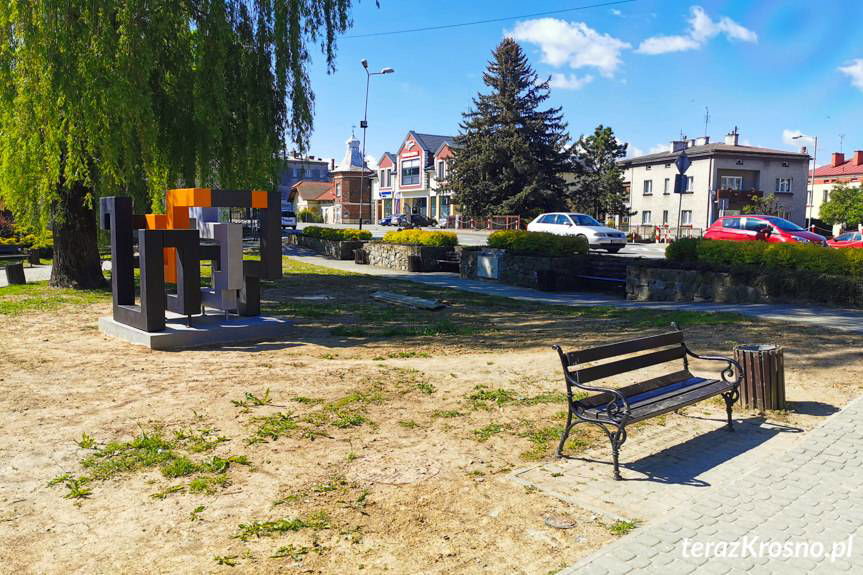 Rzeźba Witolda Śliwińskiego na starym "rondzie" w Krośnie