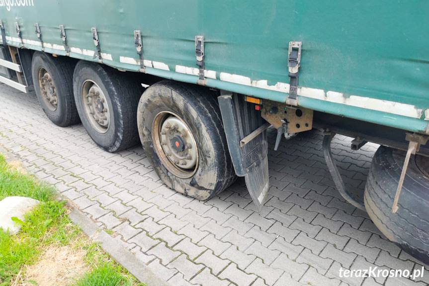 Zderzenie osobówki z ciężarówką w Komborni na DK19