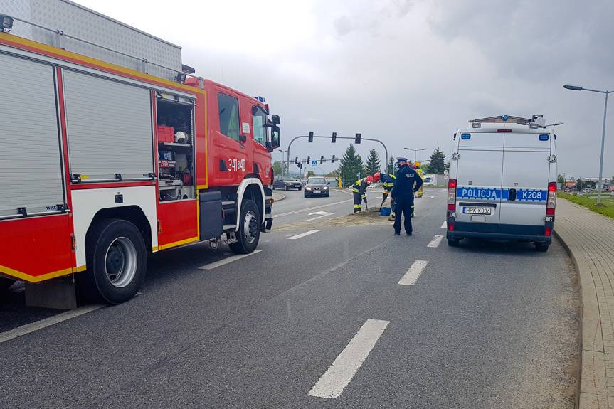 Strażacy usuwali rozlany beton
