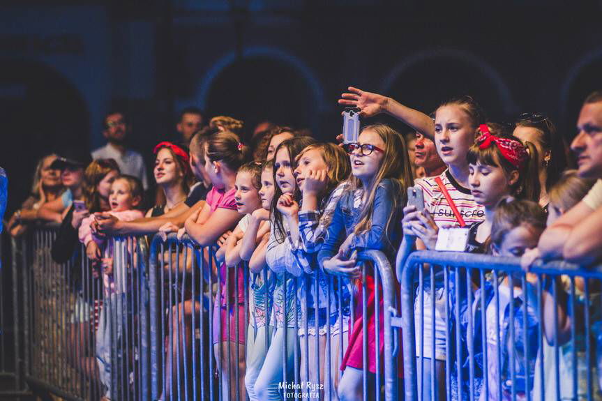 Lokalne imprezy masowe masowo odwoływane