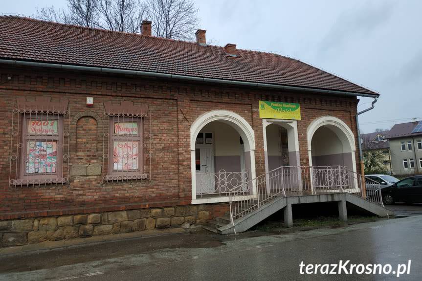 Napadł z siekierą na sklep w Łękach Strzyżowskich. Miał narkotyki