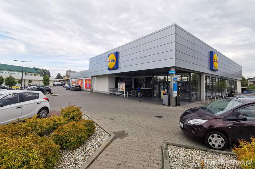 Kontrowersje wokół opłat za parkowanie. Lidl odpowiada