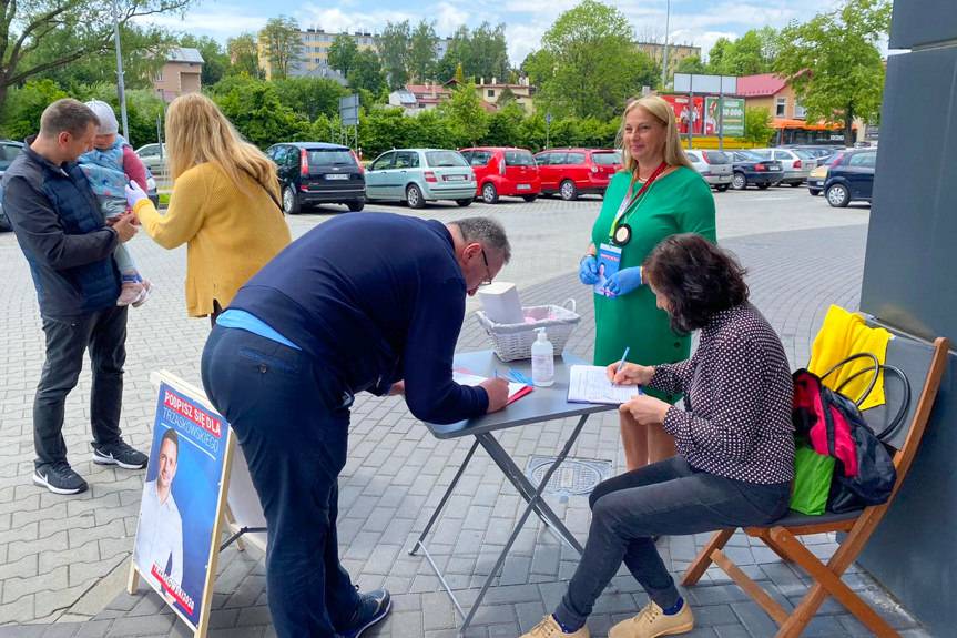 Rafał Trzaskowski szuka poparcia w Krośnie